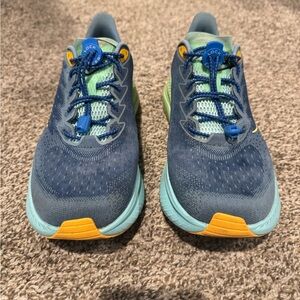 Hoka One One  Mach 6